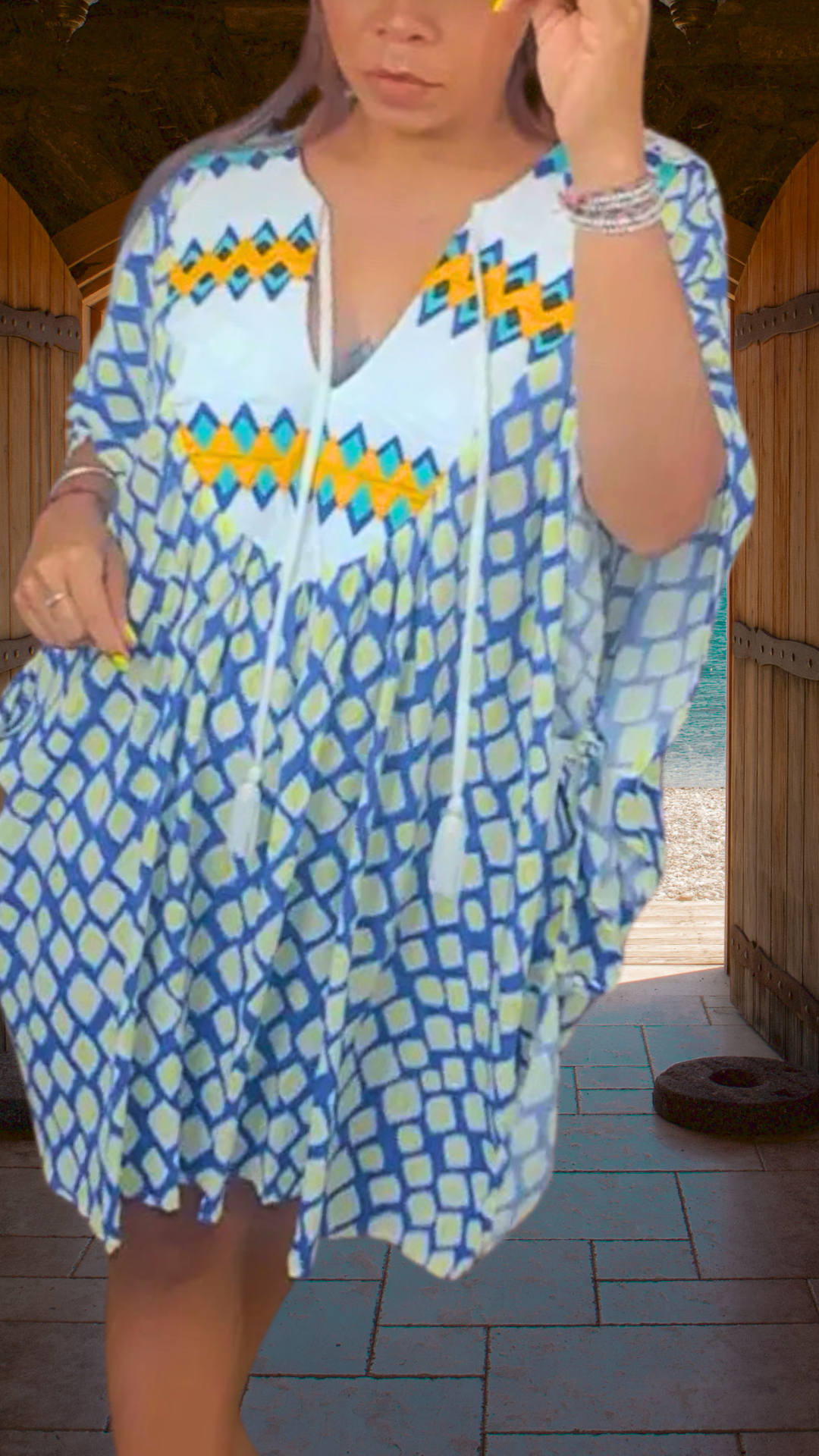 Poncho Pintas Ngäbe Quetzal| Indigenous Textile Art | Nido Shop