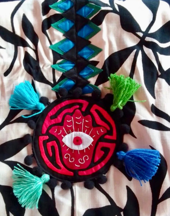 Ngabe Pinta Mola Poncho Olivera Deluxe handcrafted in Panama