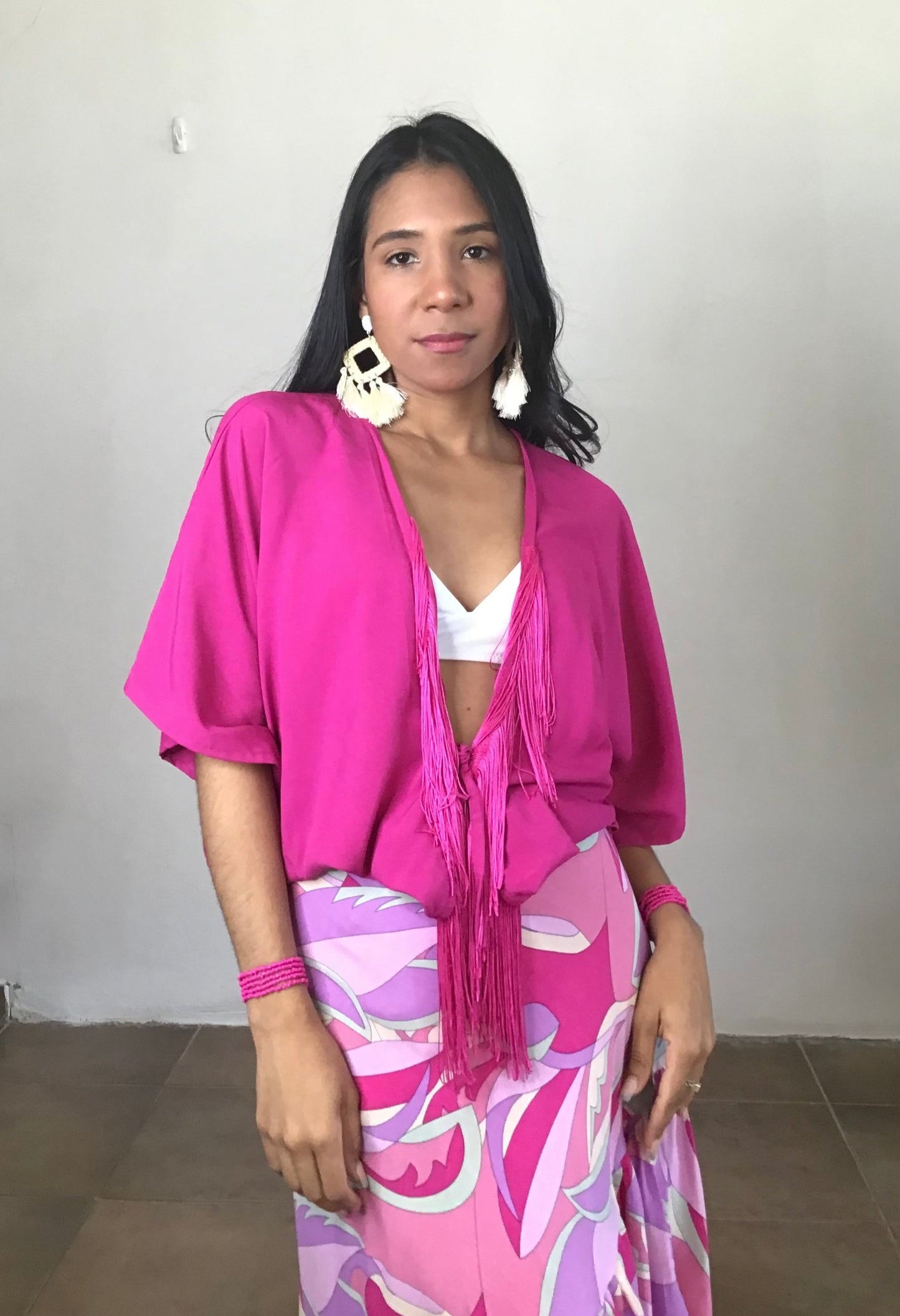 Ropa ligera sostenible tropical slow fashion hecha en panama, talento nacional directo a domicilio. Nido Shop pros en integrar arte local ropa originaria contemporánea con tu ropa fresquita playera. La vida relax bendecida y contribuyente social. Amamos las molas y las pintas, apoyamos artesanos Guna y Ngabe.