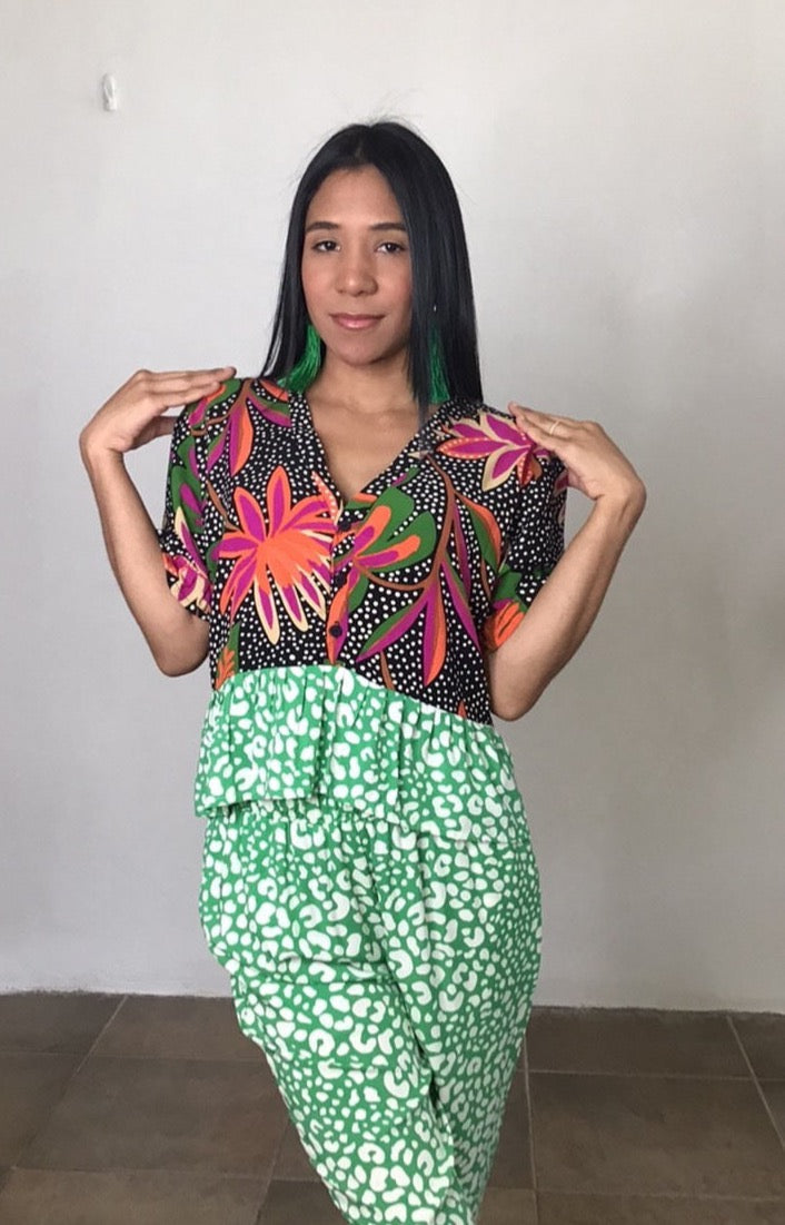 Ropa ligera sostenible tropical slow fashion hecha en panama, talento nacional directo a domicilio. Nido Shop pros en integrar arte local ropa originaria contemporánea con tu ropa fresquita playera. La vida relax bendecida y contribuyente social. Amamos las molas y las pintas, apoyamos artesanos Guna y Ngabe.