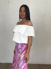 Load image into Gallery viewer, slow fashion sustainable light tropical clothing made in Panama, national talent direct to your home. Nido Shop pros at integrating local indigenous art with easy to wear cool contemporary clothing and beachwear. You feel blessed, want to relax and make good social choices. We love working with Guna molas and Ngabe pintas and supporting local artisans artesanal
