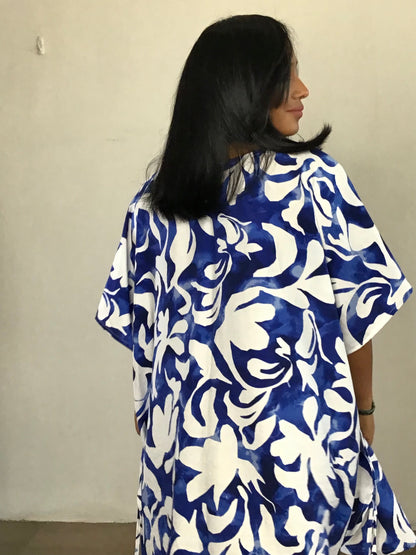 Mola Poncho Azulejo Deluxe handcrafted in Panama